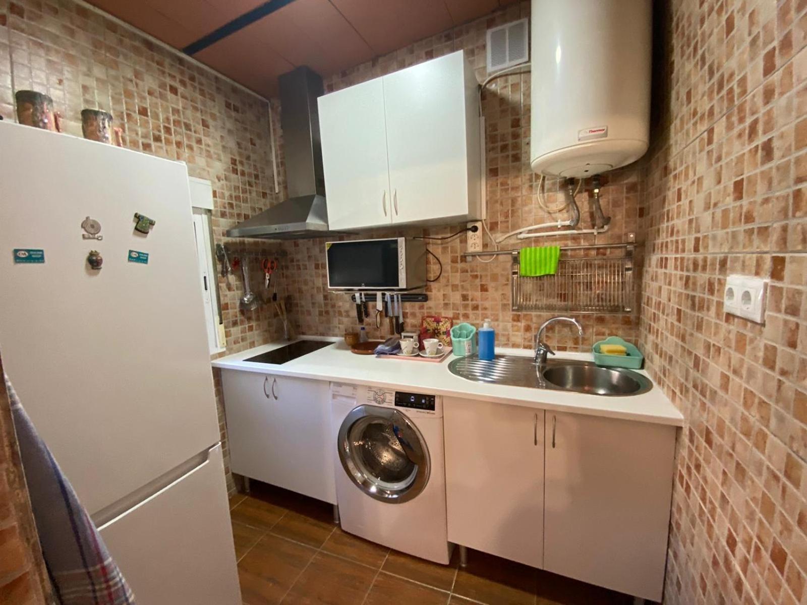 Apartamento Trassierrarooms Habitación Equipada Con Cocina Y Baño En *